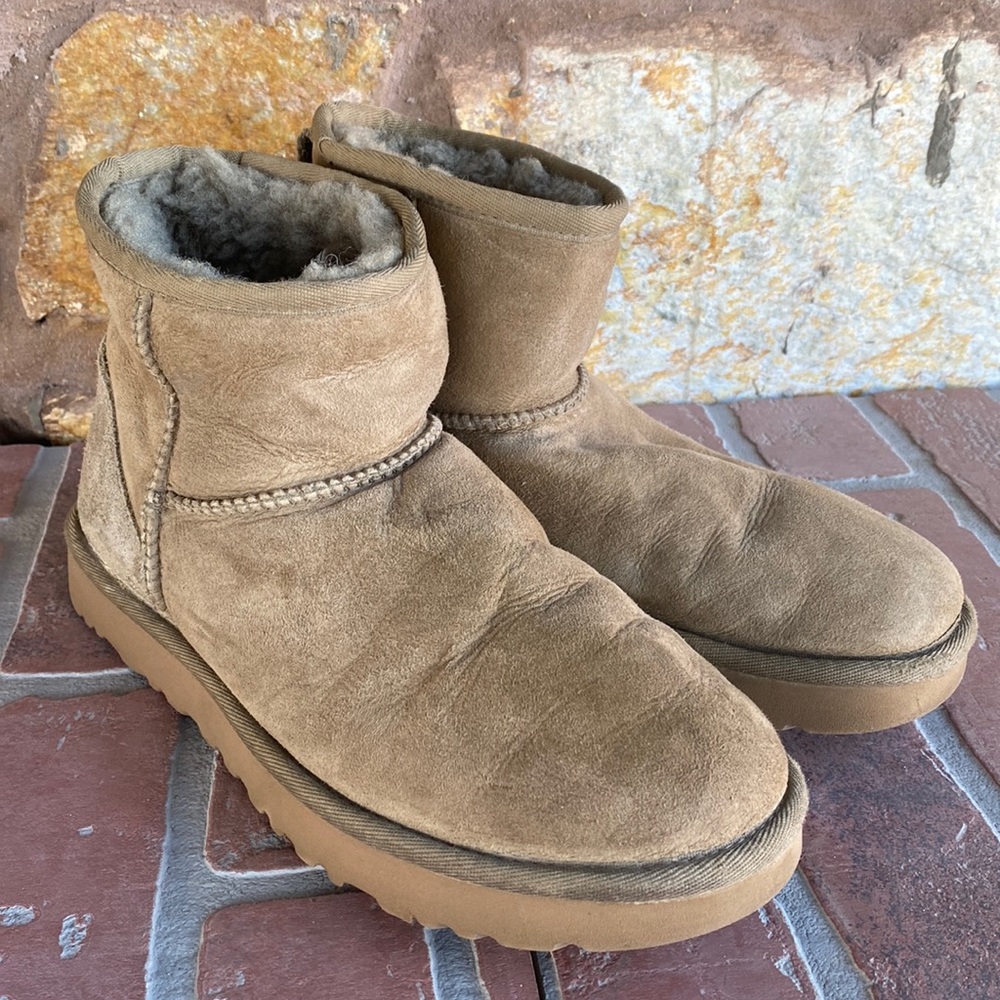 Womens UGG winter boots size 7 check them out very nice thanks 🙏